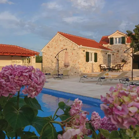 Luxurious In * Supetar