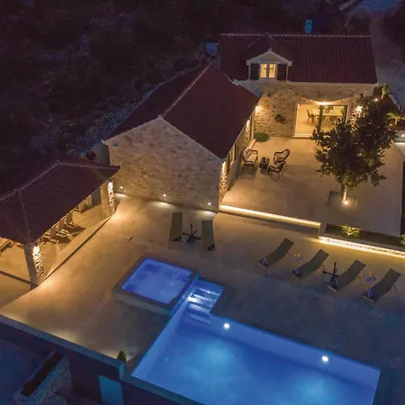 Luxurious In Semesterbostad Supetar