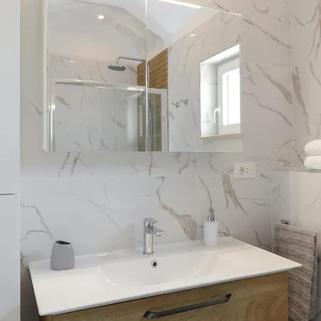 Luxurious In Semesterbostad Supetar