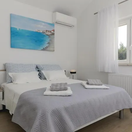 Luxurious In Supetar